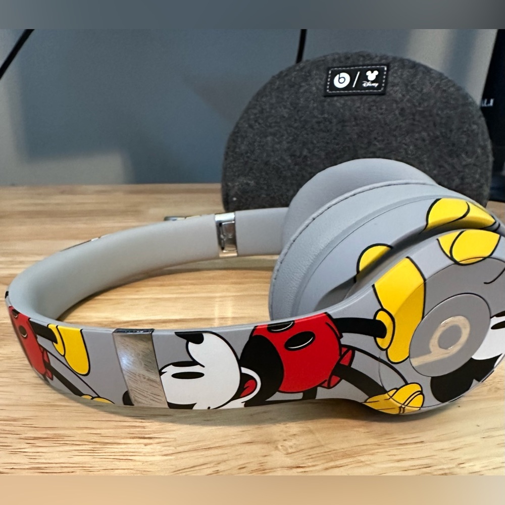90th Anniversary Beats Solo3-Mickey Mouse Headphones
